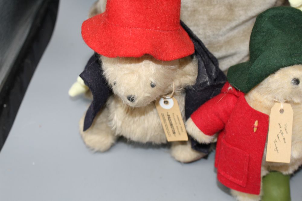 A Baloo pyjama case, a Schoolboy Scout Gromet, a Gund Winnie The Pooh, three small Paddingtons and a bear